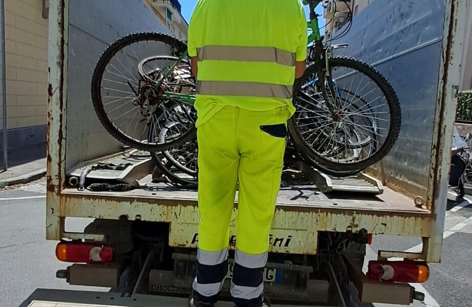 rimozione biciclette rottami