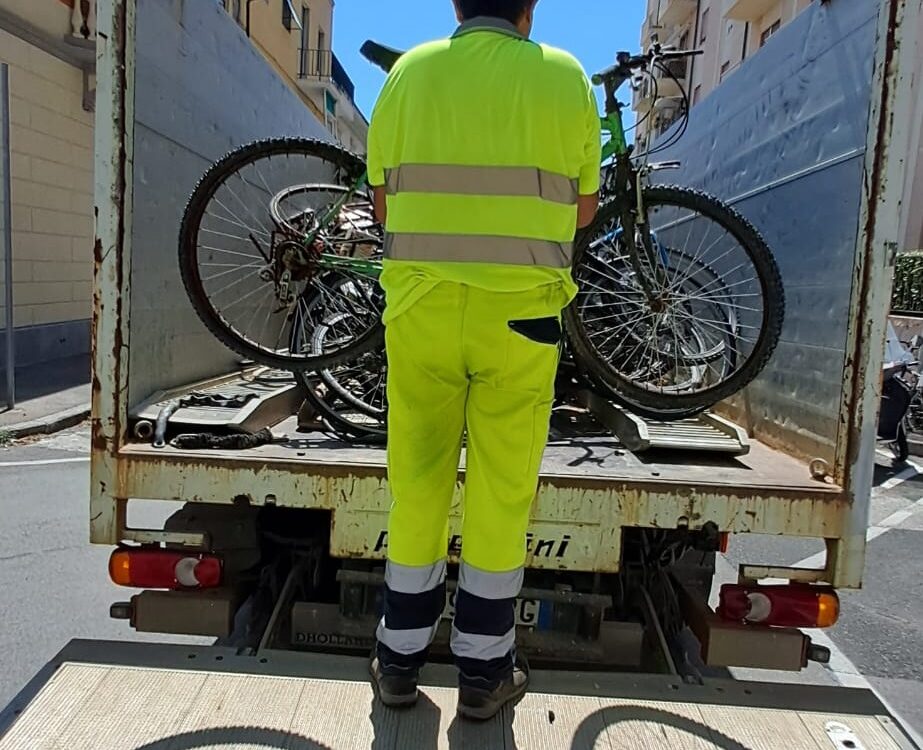 rimozione biciclette rottami